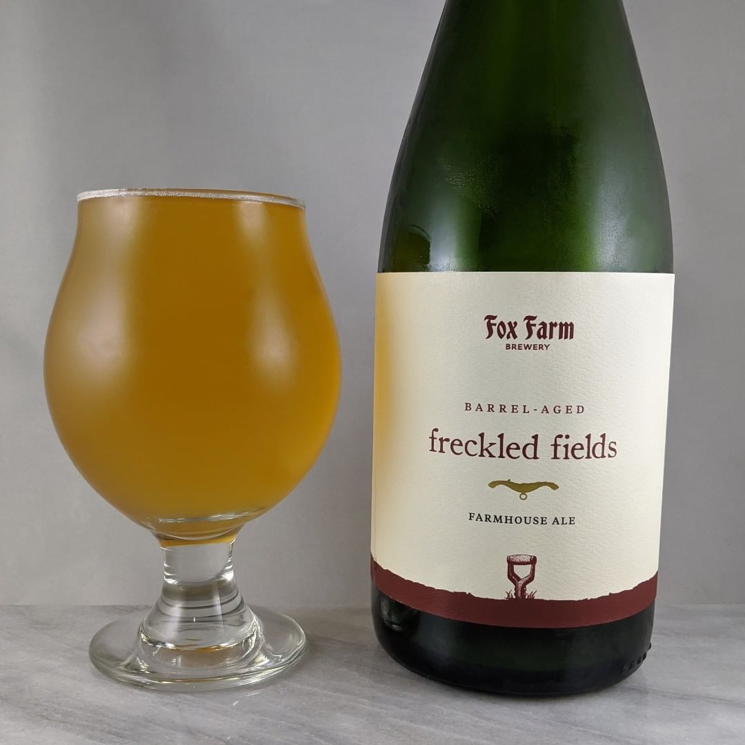 ????: Barrel Aged Freckled Fields
?????: Saison/Farmhouse Ale
???: 5%
???: –
????: –
———————————–
???????: Fox Farm Brewing – Salem, CT
??????? ??: @foxfarmbeer
———————————–
??????: 4.5/5
?????: It’s got the funk and some slight barrel flavor. I get some apple notes that I pick up on mostly. Not a ton of oak barrel but some. Very smooth and not overly tart or acidic. Very enjoyable brew. I could drink this all day. 
?????? ???: Simple and classy. 
????????: Bottled in March 2019. Drank Nov 2019. ———————————–