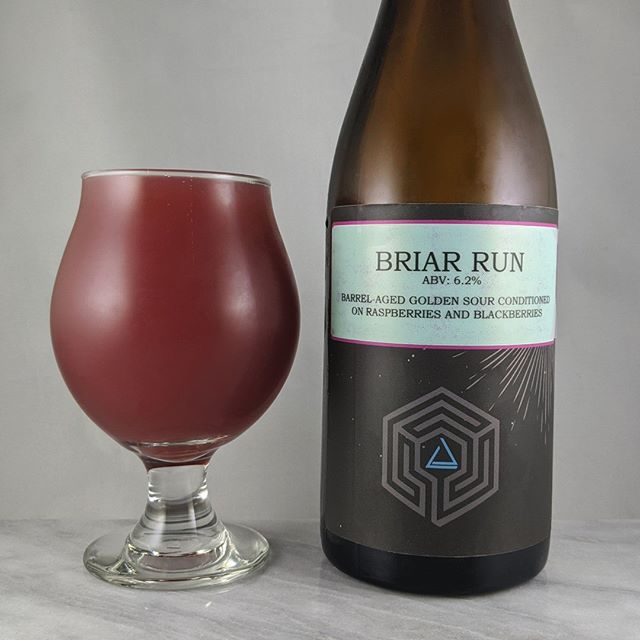 ????: Briar Run
?????: Sour/Fruit
???: 6.2%
???: –
????: –
———————————–
???????:  Ruse Brewing – Portland, OR
??????? ??: @ rusebrewing
———————————–
??????: 4.5/?
?????: Super tasty and fruity beer from Ruse. Great carbonation, flavor and tartness. It’s sweet but also dry. 
?????? ???: Seems like the default bottle label for Ruse. 
????????: Pretty fresh at around a week after release.